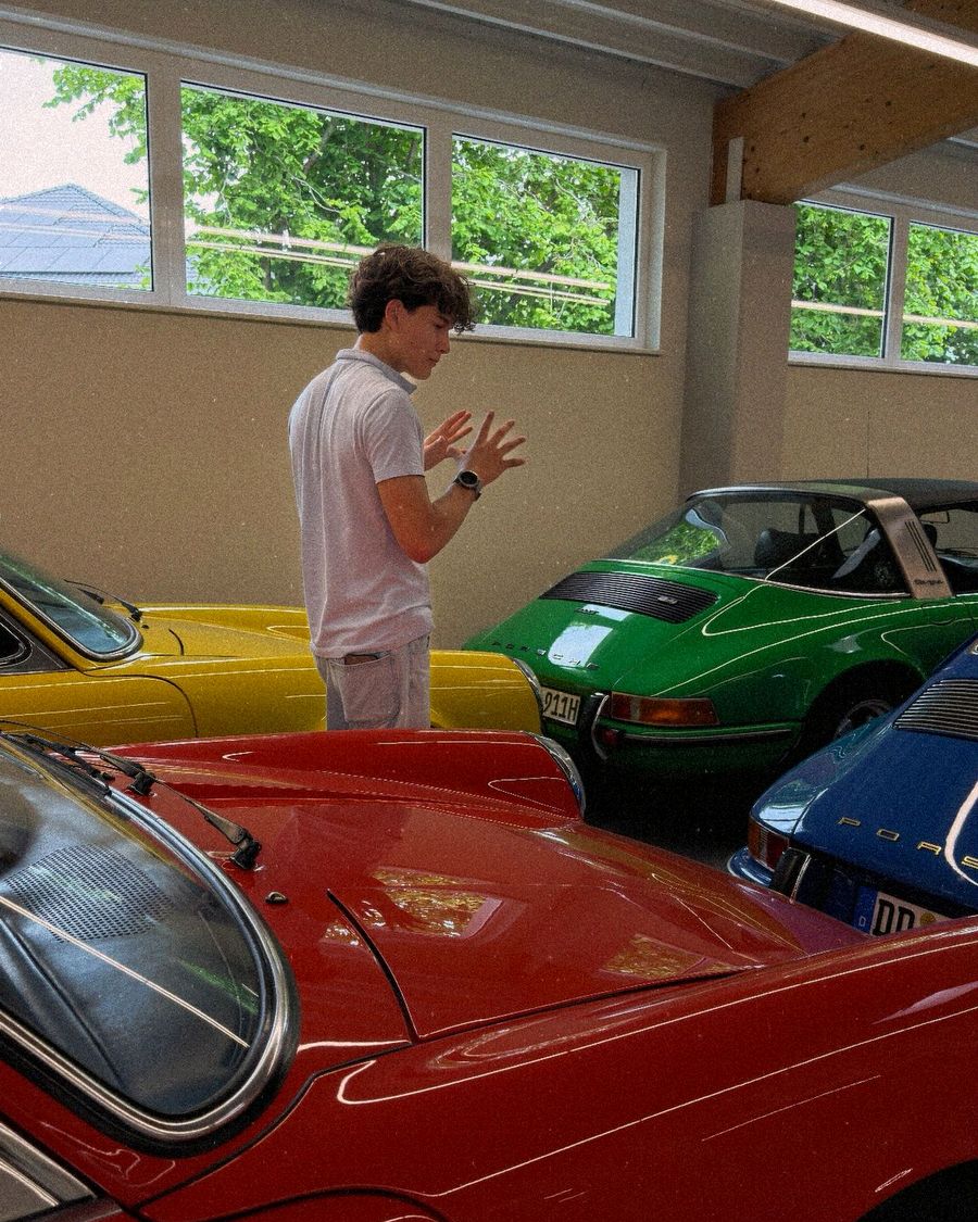 Coolster Typ im Thurgau: Max Oehmichen zwischen Oldtimern